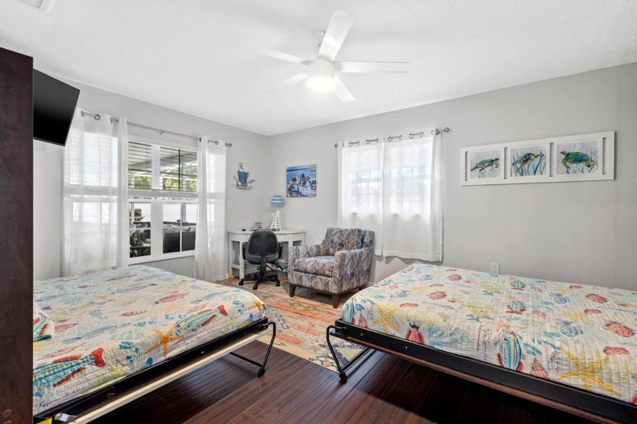 Poolside Paradise Pinellas Park Exterior photo